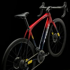 Trek Domane SLR 7 ETap Gen 4 2023 Metallic Red Smoke To Blue Smoke Fade 8 Trek Domane SLR 7 ETap Gen 4 2023 Metallic Red Smoke To Blue Smoke Fade -Trek-Fahrräder Geschäft Bild3J7wDfedAwryS0