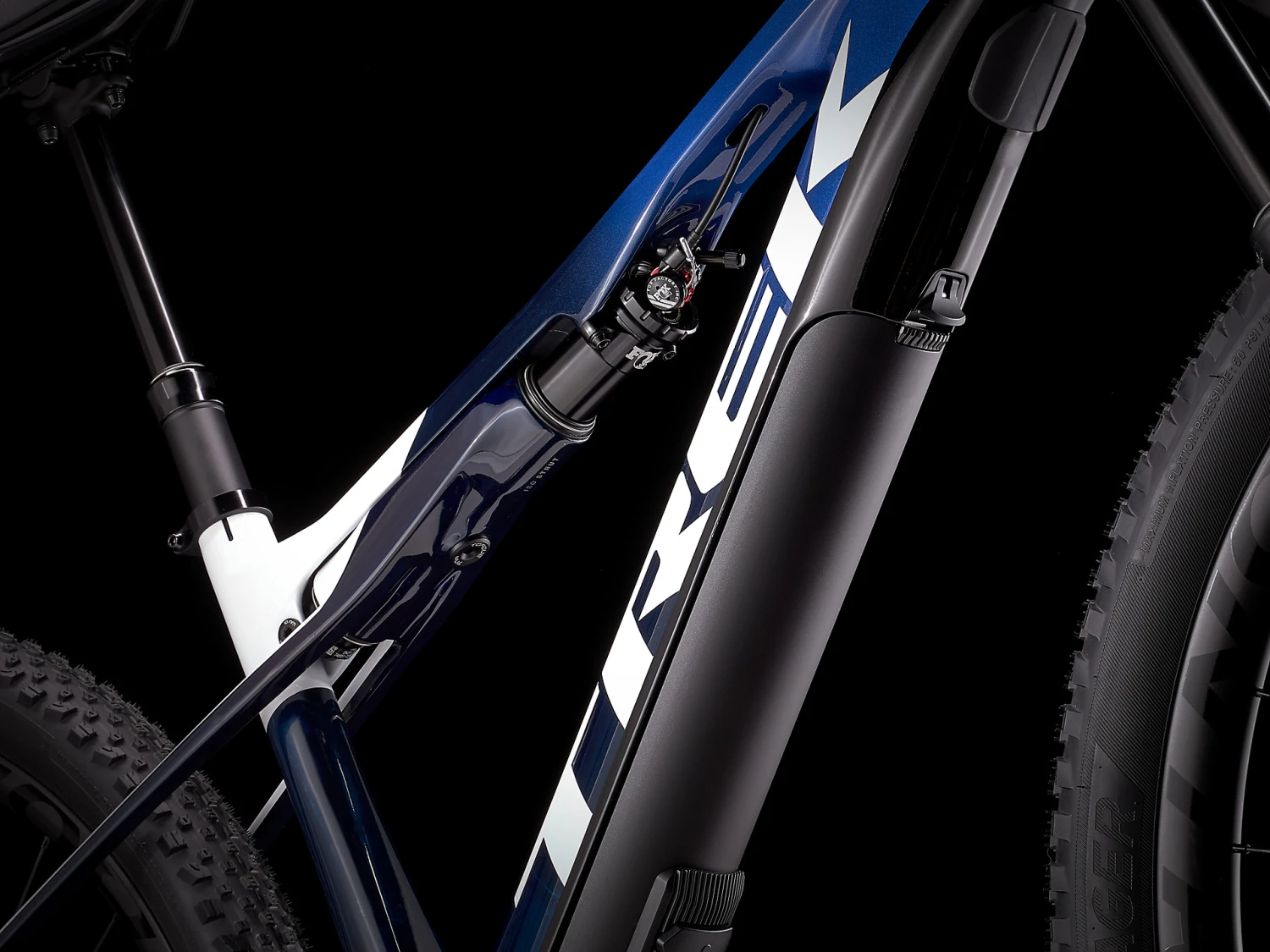 Trek E-Caliber 9.8 2022 Gloss Alpine Navy Smoke/Trek White 3 Trek E-Caliber 9.8 2022 Gloss Alpine Navy Smoke/Trek White – Bild 3