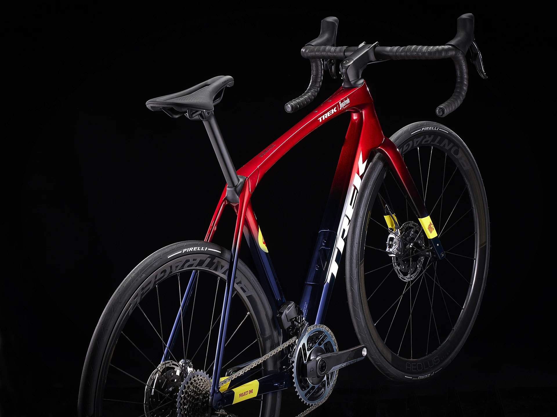 Trek Domane SLR 9 ETap Gen 4 2023 Team Replica:Metallic Red Smoke To Blue Smoke Fade 4 Trek Domane SLR 9 ETap Gen 4 2023 Team Replica:Metallic Red Smoke To Blue Smoke Fade – Bild 4